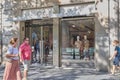 24 08 2023. Barcelona, Spain, gucci store in Barcelona with people passing by
